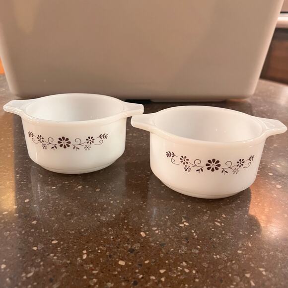 Dynaware Pyr-O-Rey Pyrex Milk Glass Brown Daisy Casserole Bowl Dish X 2 Vintage - Picture 2 of 5